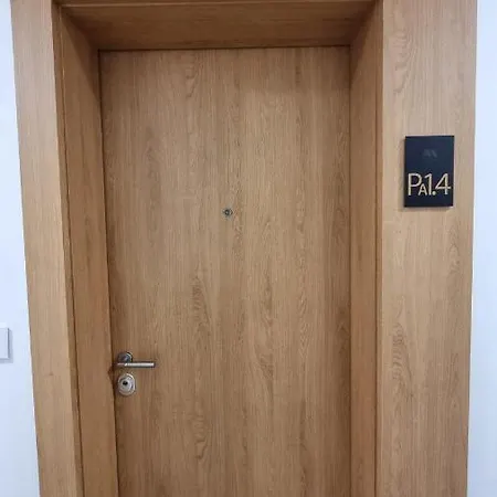 Alek Place Apartment